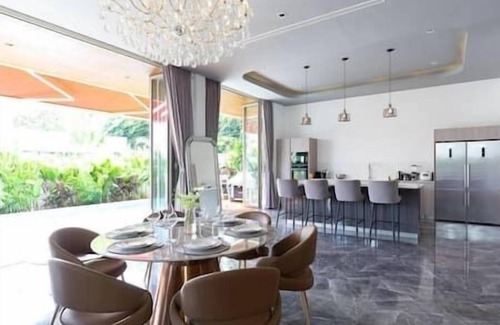 Chalong House | "D-Luxury Pool Villa in Rawai: Exclusive Stay"