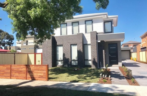 Braybrook House | D110 Sweet Melon Super Stay - fantastic, large group