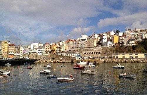 Malpica de Bergantinos Apartment | Dachwohnung mit Terasse und Meerblick unweit des Strandes