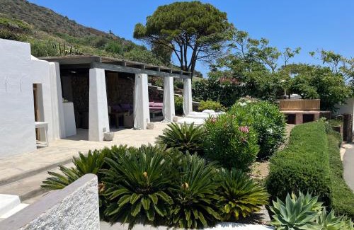 Martingana House | Dammuso dei Turchi by the ocean