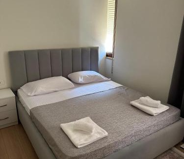 Blloku Apartment | Dani's Studio