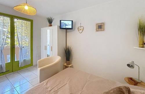 Amelie-les-Bains-Palalda Apartment | Dans une station thermale, Studio dans résidence avec ascenseur