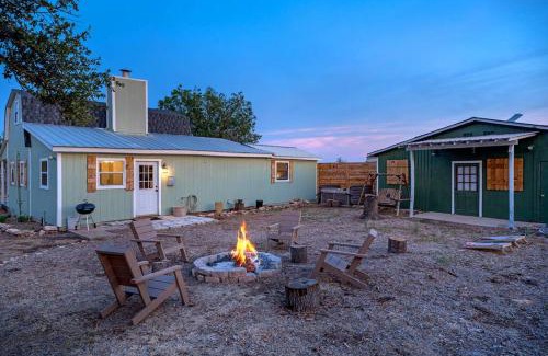 Fredericksburg House | Das Grun Haus With Private Hot Tub