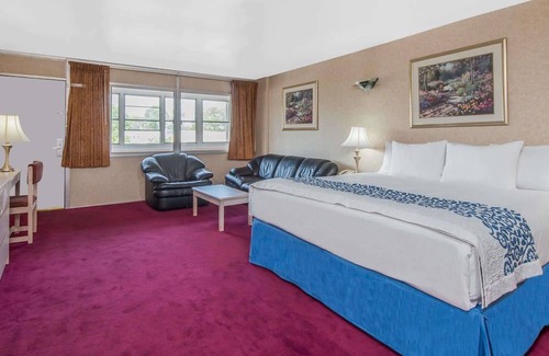 Hicksville Hotel | Days Inn by Wyndham Hicksville Long Island