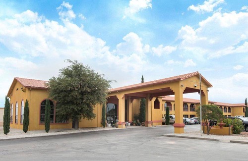 Carlsbad Hotel | Days Inn by Wyndham Carlsbad