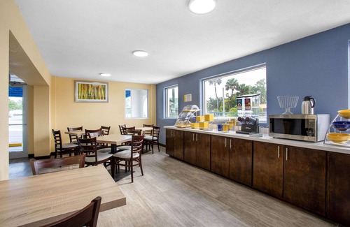 Apopka Hotel | Days Inn by Wyndham Apopka/Orlando