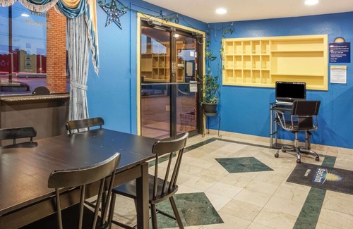 Bastrop Hotel | Days Inn by Wyndham Bastrop