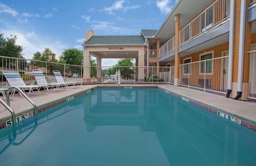 Marietta Hotel | Days Inn by Wyndham Marietta White Water