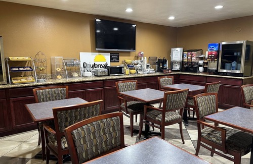Medford Hotel | Days Inn by Wyndham Medford