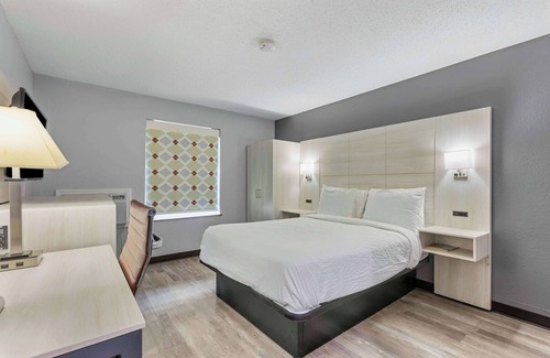 Fleming Hotel | Days Inn by Wyndham Savannah Gateway I-95