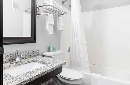 Fleming Hotel | Days Inn by Wyndham Savannah Gateway I-95