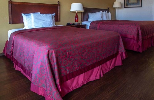 Clinton Hotel | Days Inn by Wyndham Clinton