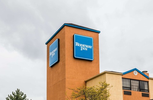 Flint Hotel | Days Inn by Wyndham Flint/Bishop International Airport