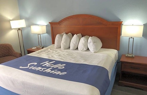 Shorter Hotel | Days Inn by Wyndham Shorter