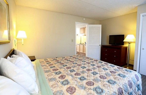 Wildwood Hotel | Days Inn & Suites by Wyndham Wildwood