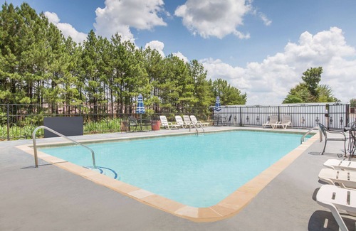 Marshall Hotel | Days Inn & Suites by Wyndham Marshall