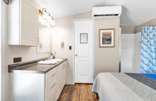 Kingston Hotel | DazeOFF Too Suite 7 - Pet Friendly Suite by The Lodges at Fossil Creek
