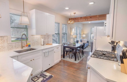 Southtown House | Dazzling 3 Br/2 BA Home Near Downtown Tower Americas
