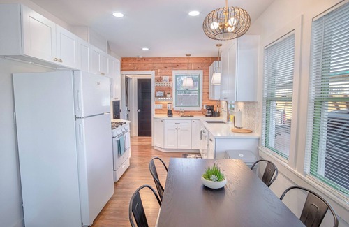 Southtown House | Dazzling 3 Br/2 BA Home Near Downtown Tower Americas