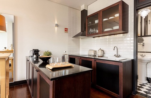 Centro / Baixa Apartment | Dazzling City Center Studio in Lively Neighborhood
