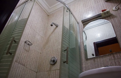 Oshodi-Isolo Hotel | De' Bliss Hotel and Suites