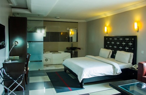 Oshodi-Isolo Hotel | De' Bliss Hotel and Suites