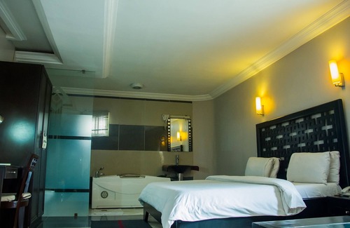 Oshodi-Isolo Hotel | De' Bliss Hotel and Suites
