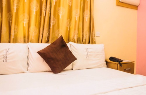 Ikeja Hotel | De Lawrence Court & Suites