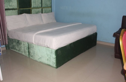 Uyo Hotel | De Milton Hotel and Suites