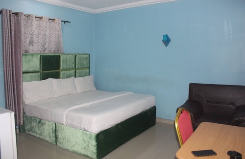 Uyo Hotel | De Milton Hotel and Suites