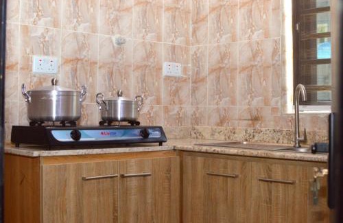 Oshodi-Isolo Apartment | DE PALACE CHAMBERS