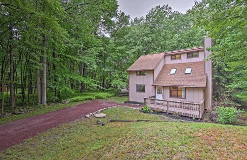Pocono Lake House | Deck and Fire Pit Pocono Lake Home Near Skiing!