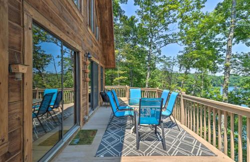 Lynn House | Deck and Game Room Lakefront Landrum Cabin!