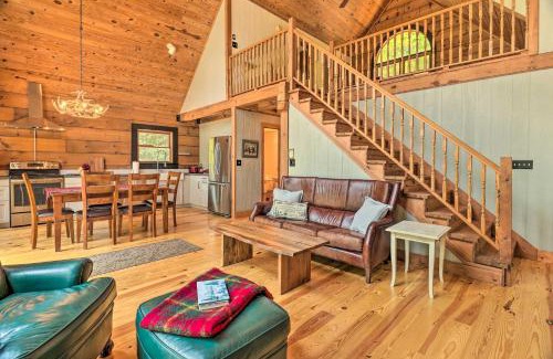 Lynn House | Deck and Game Room Lakefront Landrum Cabin!
