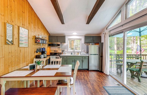 Pocono Lake Cottage | Deck & Fire Pit: Pet-Friendly Pocono Lake Abode!