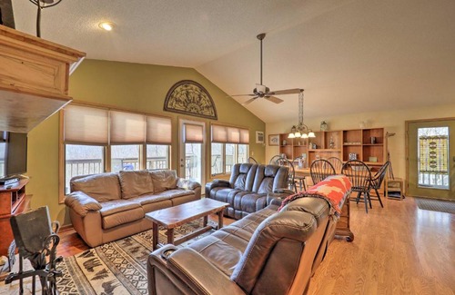 Beech Mountain House | Decks and Scenic Views Beech Mountain Cabin!