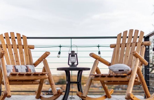 Waco House | Deer Creek Tiny Container Home-12 Min to Magnolia