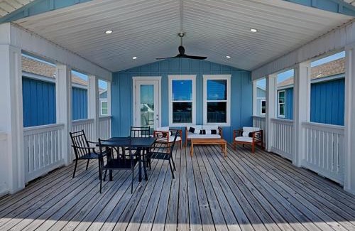Holiday Beach House | Deja Blue