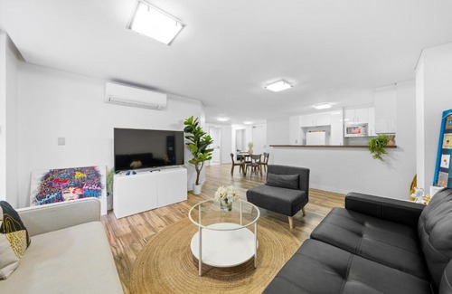 Ultimo Apartment | Delicated 3BR Apt with Parking & Darling Harbour-10mins walk
