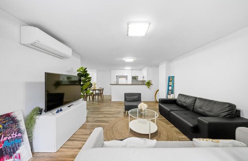 Ultimo Apartment | Delicated 3BR Apt with Parking & Darling Harbour-10mins walk