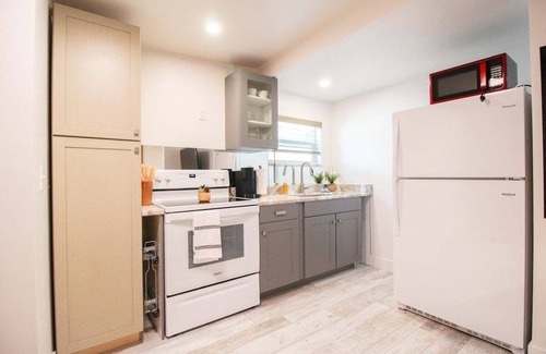 Downtown Condo | Delightful 2BR Downtown Sarasota - The White Pearl