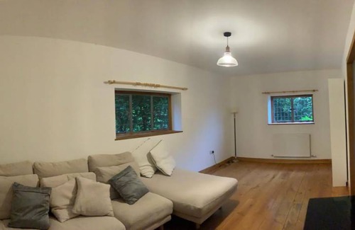 Edenbridge House | Delightful 4BD Home full of Flair Edenbridge Kent