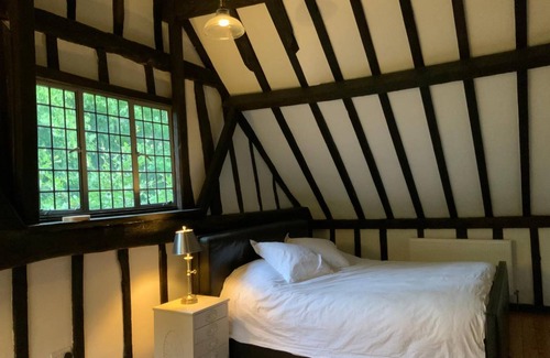 Edenbridge House | Delightful 4BD Home full of Flair Edenbridge Kent