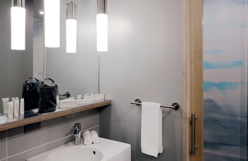 River North Art District Hotel | Delightful Room w/Unique Artisanal Eats, Cozy Furnishings & Rooftop Bar