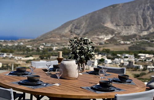 Exo Gonia Villa | Delightful Santorini Villas | 4 Bedrooms | Villa Killua | Spacious Terraces.