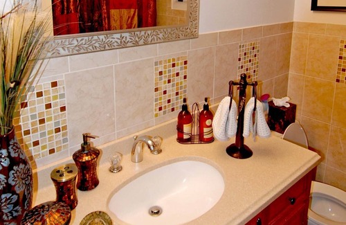 West Hyannisport House | Delightful Vacation Home*Minutes from the beach*Free Wifi*Cable TV*Grill*AC