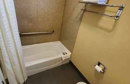Sylmar Hotel | Delmonico Inn & Suites