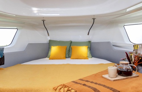 Grou Apartment | Delphia 10 Lounge een Uniek Verblijf op het Water met Veel Mogelijkheden