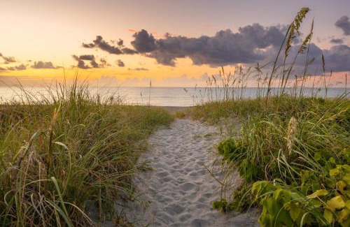 Delray Beach Hotel | Delray Breakers on the Ocean