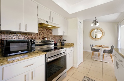 Deltona Lakes House | Deltona Getaway 3BR/2BA Home + King Suite & Workspace